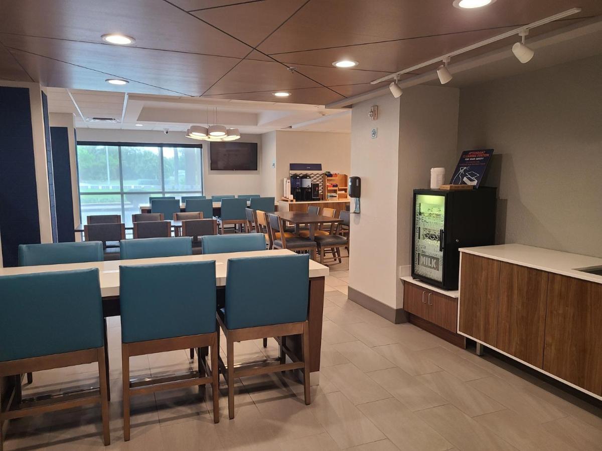Holiday Inn Express Fort Lauderdale North - Executive Airport By Ihg Extérieur photo
