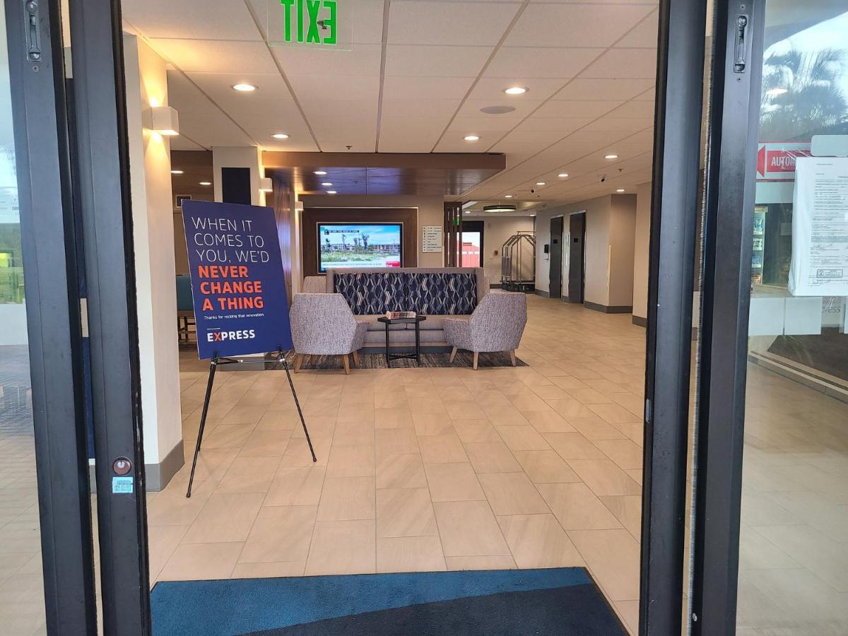 Holiday Inn Express Fort Lauderdale North - Executive Airport By Ihg Extérieur photo