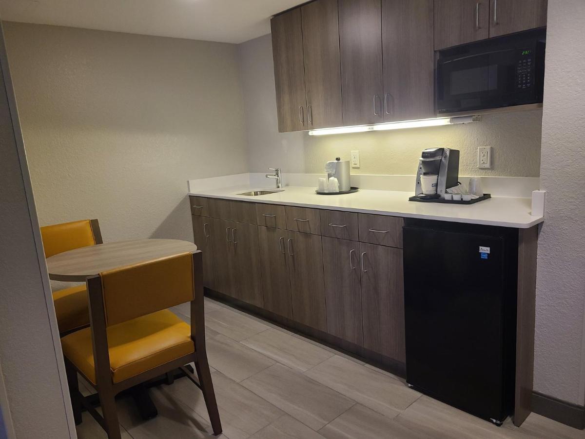 Holiday Inn Express Fort Lauderdale North - Executive Airport By Ihg Extérieur photo