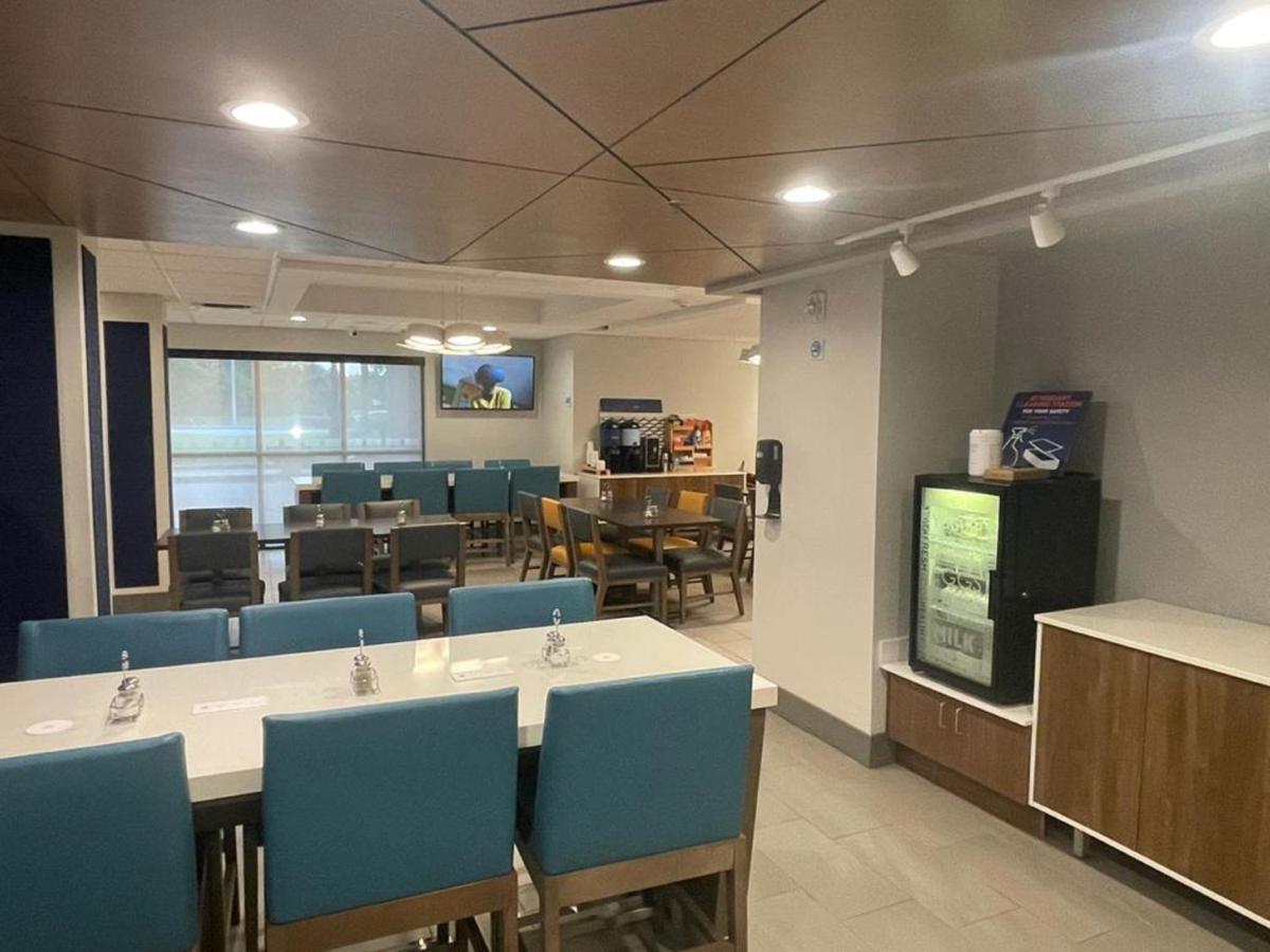 Holiday Inn Express Fort Lauderdale North - Executive Airport By Ihg Extérieur photo