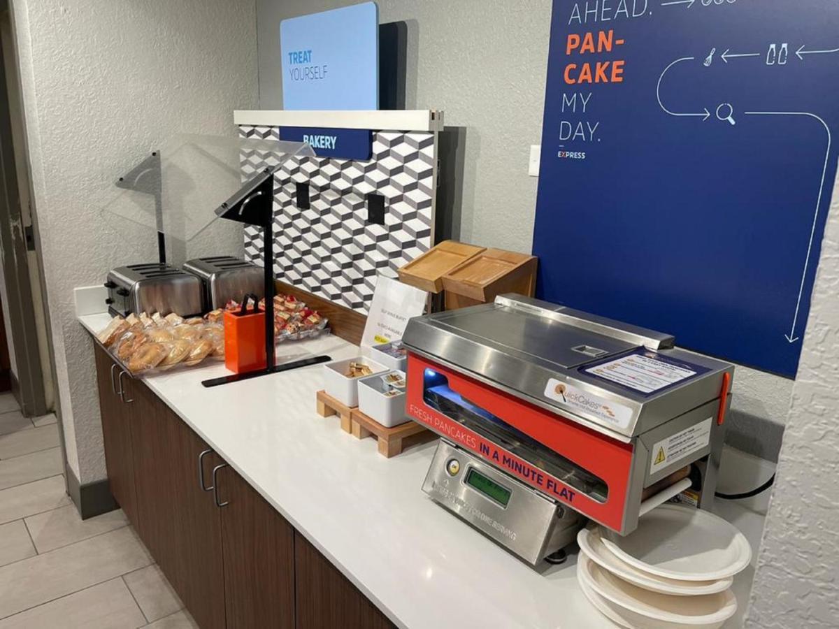 Holiday Inn Express Fort Lauderdale North - Executive Airport By Ihg Extérieur photo
