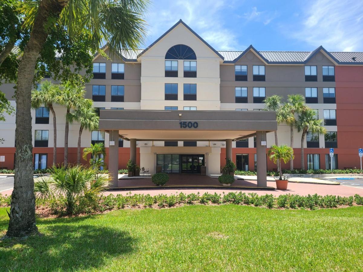 Holiday Inn Express Fort Lauderdale North - Executive Airport By Ihg Extérieur photo
