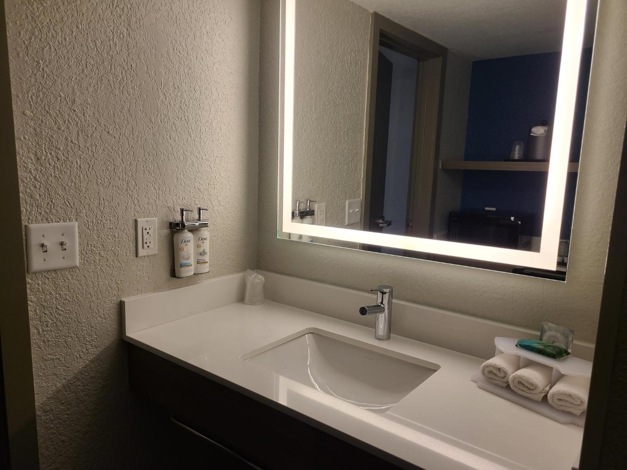 Holiday Inn Express Fort Lauderdale North - Executive Airport By Ihg Extérieur photo