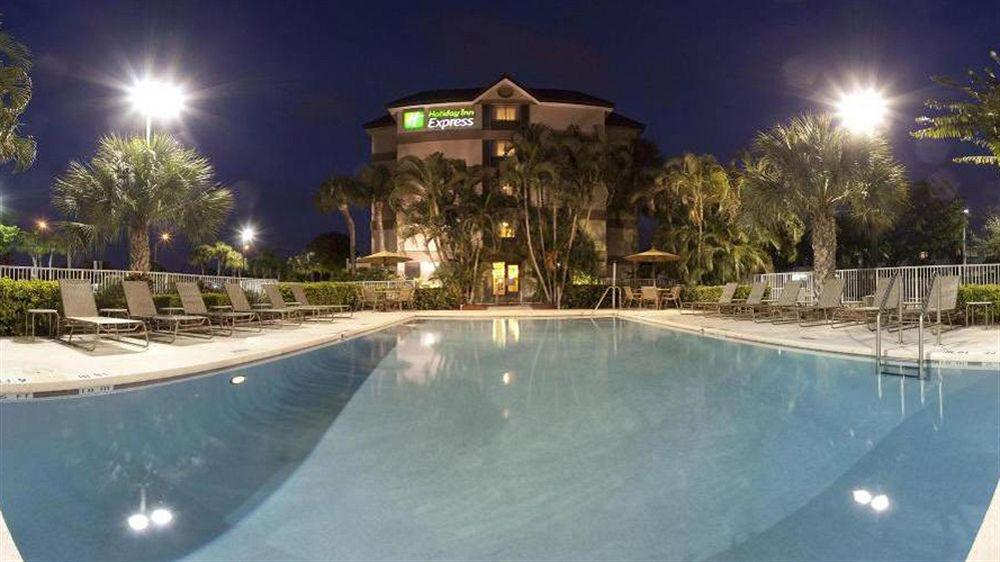 Holiday Inn Express Fort Lauderdale North - Executive Airport By Ihg Extérieur photo